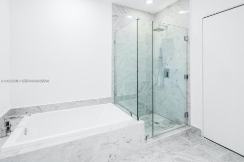 Condo in Miami, Florida, 1 bedroom № 2177717 - photo 24