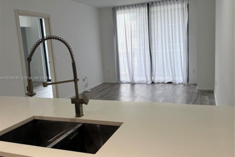 Condo in Miami, Florida, 1 bedroom № 2177717 - photo 11