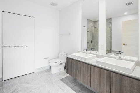 Condo in Miami, Florida, 1 bedroom № 2177717 - photo 23