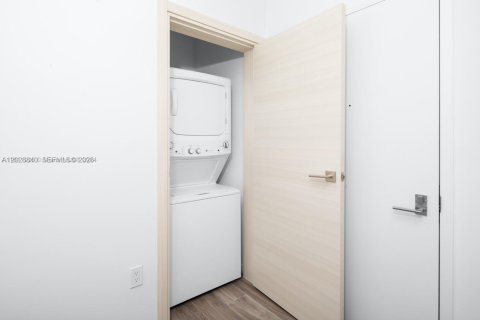 Condo in Miami, Florida, 1 bedroom № 2177717 - photo 13