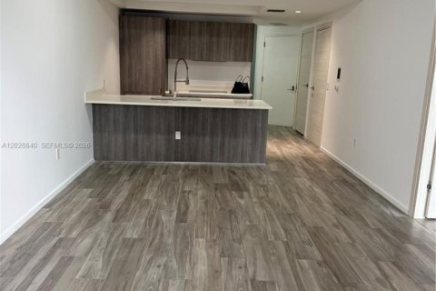 Condo in Miami, Florida, 1 bedroom № 2177717 - photo 7