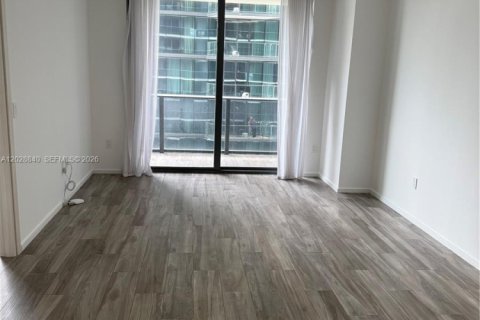 Condo in Miami, Florida, 1 bedroom № 2177717 - photo 4