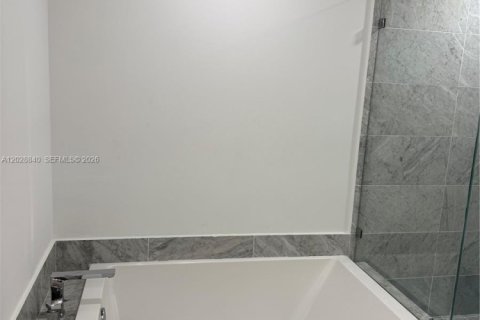 Condo in Miami, Florida, 1 bedroom № 2177717 - photo 28
