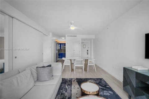 Condo in Fort Lauderdale, Florida, 1 bedroom  № 2426081 - photo 5