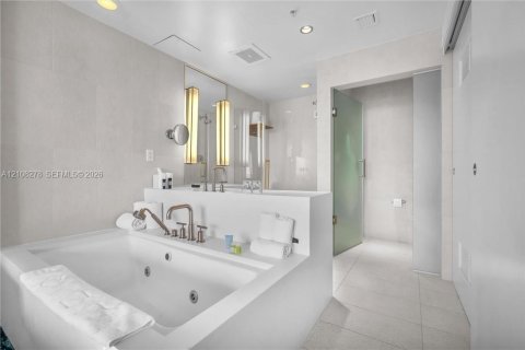 Condo in Fort Lauderdale, Florida, 1 bedroom  № 2426081 - photo 3