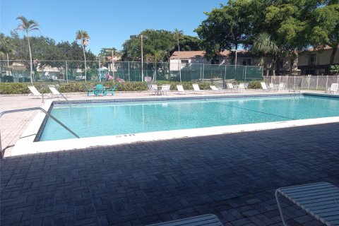 Touwnhouse à vendre à Plantation, Floride: 3 chambres, 164.44 m2 № 738201 - photo 1