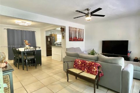 Casa en venta en Miramar, Florida, 3 dormitorios, 151.06 m2 № 1966949 - foto 3