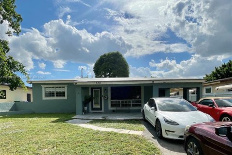 Casa en venta en Miramar, Florida, 3 dormitorios, 151.06 m2 № 1966949 - foto 1