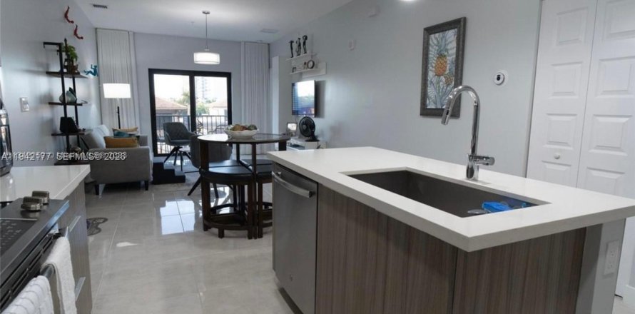 Condo in Doral, Florida, 1 bedroom  № 1999774