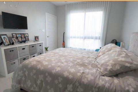 Condo in Doral, Florida, 1 bedroom  № 1999774 - photo 6