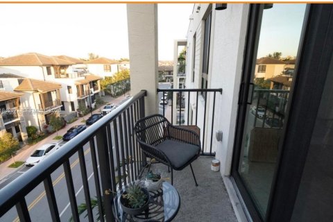 Condo in Doral, Florida, 1 bedroom  № 1999774 - photo 12