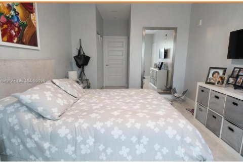 Condo in Doral, Florida, 1 bedroom  № 1999774 - photo 7