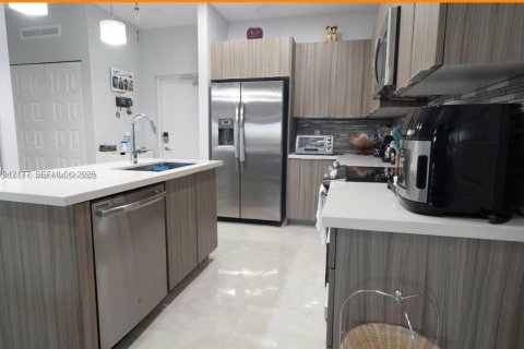 Condo in Doral, Florida, 1 bedroom  № 1999774 - photo 2