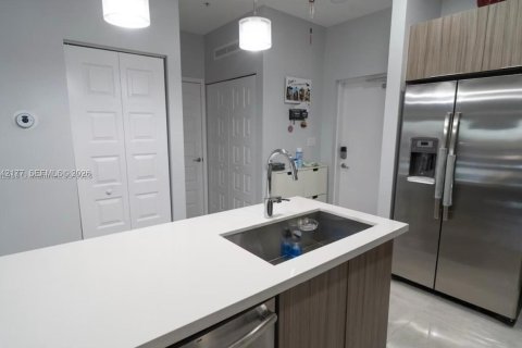 Condo in Doral, Florida, 1 bedroom  № 1999774 - photo 4