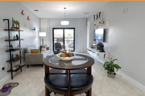 Condo in Doral, Florida, 1 bedroom  № 1999774 - photo 3