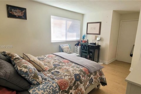 Condominio en alquiler en Sunrise, Florida, 2 dormitorios, 98.94 m2 № 2047623 - foto 4