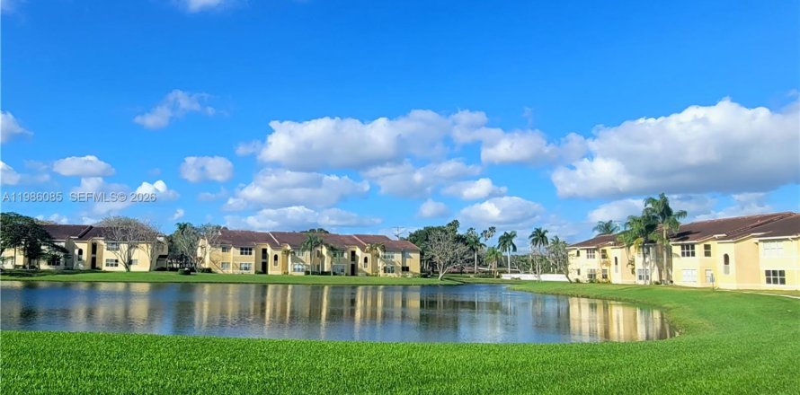 Condominio en Sunrise, Florida, 2 dormitorios  № 2047623