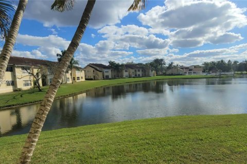 Condominio en alquiler en Sunrise, Florida, 2 dormitorios, 98.94 m2 № 2047623 - foto 13