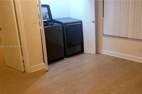 Condominio en alquiler en Sunrise, Florida, 2 dormitorios, 98.94 m2 № 2047623 - foto 6