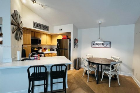 Condominio en alquiler en Sunrise, Florida, 2 dormitorios, 98.94 m2 № 2047623 - foto 2