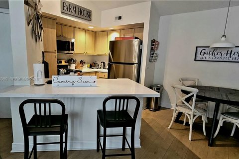 Condominio en alquiler en Sunrise, Florida, 2 dormitorios, 98.94 m2 № 2047623 - foto 3