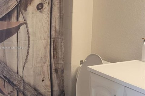 Condominio en alquiler en Sunrise, Florida, 2 dormitorios, 98.94 m2 № 2047623 - foto 11