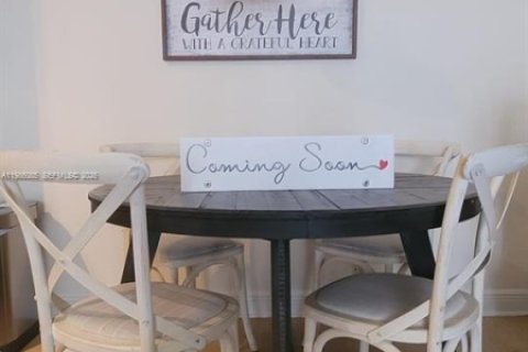 Condominio en alquiler en Sunrise, Florida, 2 dormitorios, 98.94 m2 № 2047623 - foto 10