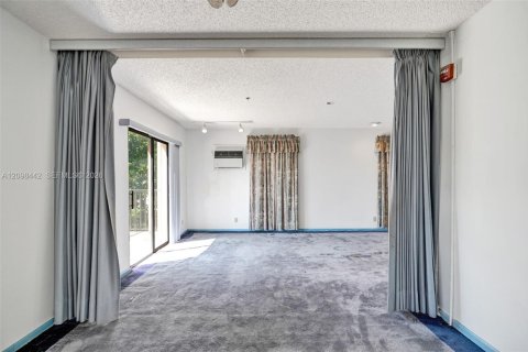 Villa ou maison à vendre à West Park, Floride: 5 chambres, 272.58 m2 № 2397415 - photo 25