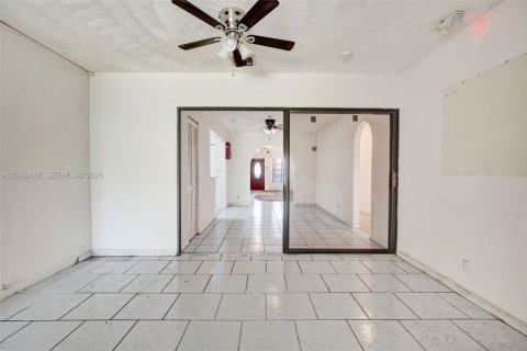 Villa ou maison à vendre à West Park, Floride: 5 chambres, 272.58 m2 № 2397415 - photo 15
