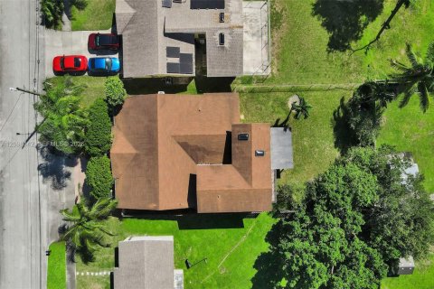 Villa ou maison à vendre à West Park, Floride: 5 chambres, 272.58 m2 № 2397415 - photo 4