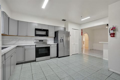 Villa ou maison à vendre à West Park, Floride: 5 chambres, 272.58 m2 № 2397415 - photo 17