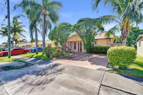 Villa ou maison à vendre à West Park, Floride: 5 chambres, 272.58 m2 № 2397415 - photo 2