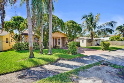 Villa ou maison à vendre à West Park, Floride: 5 chambres, 272.58 m2 № 2397415 - photo 3
