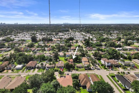Villa ou maison à vendre à West Park, Floride: 5 chambres, 272.58 m2 № 2397415 - photo 6