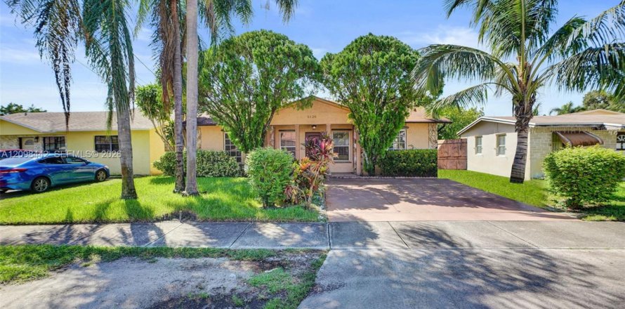 Villa ou maison à West Park, Floride 5 chambres, 272.58 m2 № 2397415