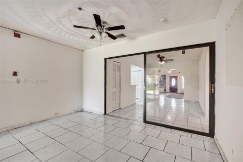 Villa ou maison à vendre à West Park, Floride: 5 chambres, 272.58 m2 № 2397415 - photo 16