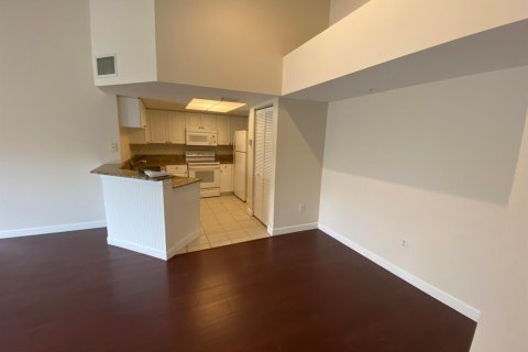 Condo in Royal Palm Beach, Florida, 2 bedrooms № 2191869 - photo 2