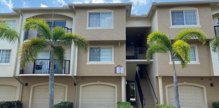 Condo in Royal Palm Beach, Florida, 2 bedrooms № 2191869