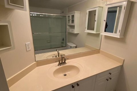 Condo in Royal Palm Beach, Florida, 2 bedrooms № 2191869 - photo 7