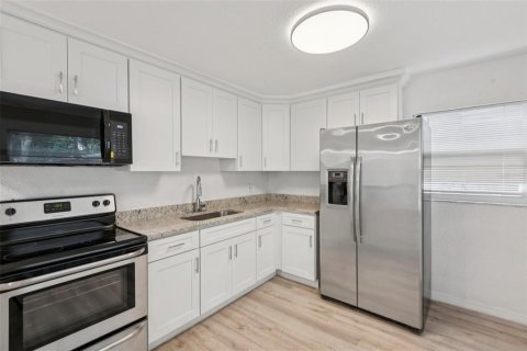 House in Tampa, Florida 5 bedrooms, 158.68 sq.m. № 1866841 - photo 11