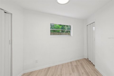 House in Tampa, Florida 5 bedrooms, 158.68 sq.m. № 1866841 - photo 16