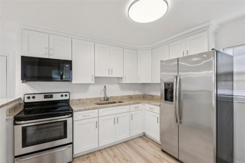 House in Tampa, Florida 5 bedrooms, 158.68 sq.m. № 1866841 - photo 13