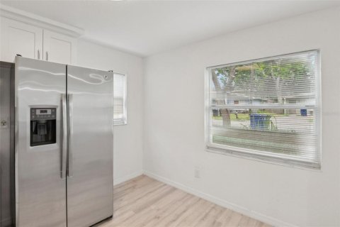 House in Tampa, Florida 5 bedrooms, 158.68 sq.m. № 1866841 - photo 14