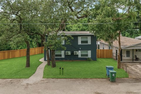 House in Tampa, Florida 5 bedrooms, 158.68 sq.m. № 1866841 - photo 1
