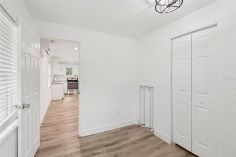 House in Tampa, Florida 5 bedrooms, 158.68 sq.m. № 1866841 - photo 28