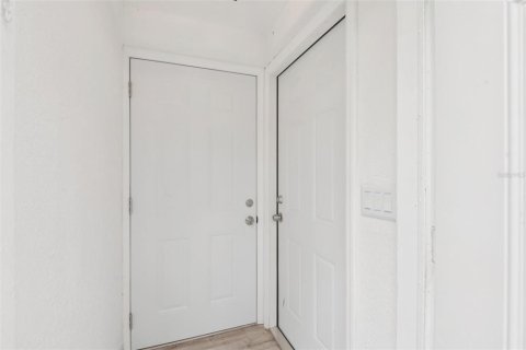 House in Tampa, Florida 5 bedrooms, 158.68 sq.m. № 1866841 - photo 2