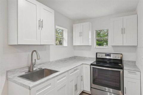 House in Tampa, Florida 5 bedrooms, 158.68 sq.m. № 1866841 - photo 15