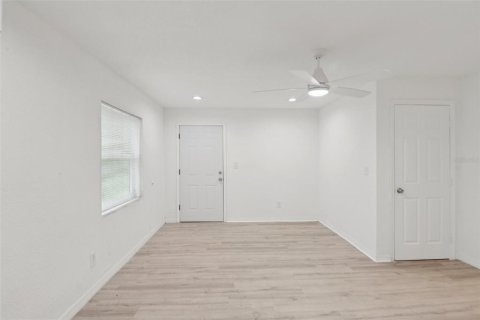 House in Tampa, Florida 5 bedrooms, 158.68 sq.m. № 1866841 - photo 6