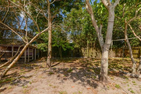 House in Fort Pierce, Florida 4 bedrooms, 176.33 sq.m. № 1146106 - photo 1