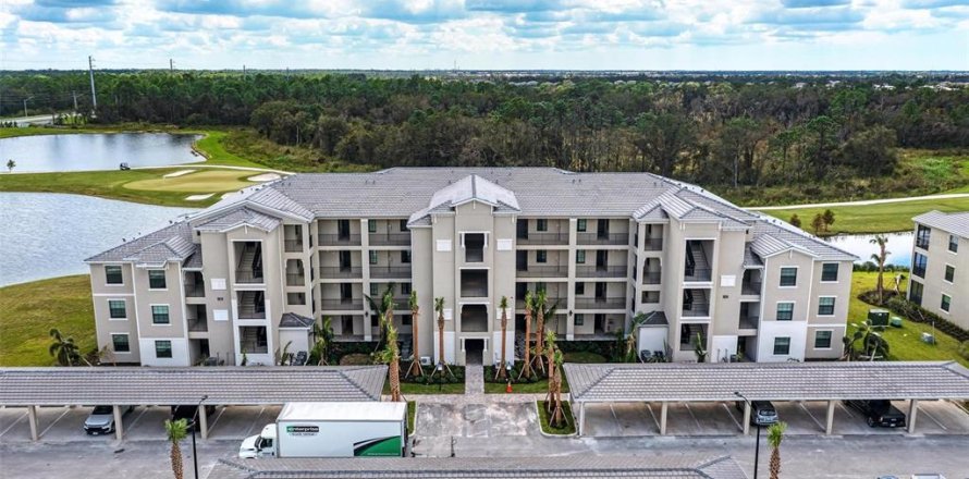 Кондоминиум с 6 комнатами в Брейдентон, Флорида в LAKEWOOD NATIONAL № 1371195